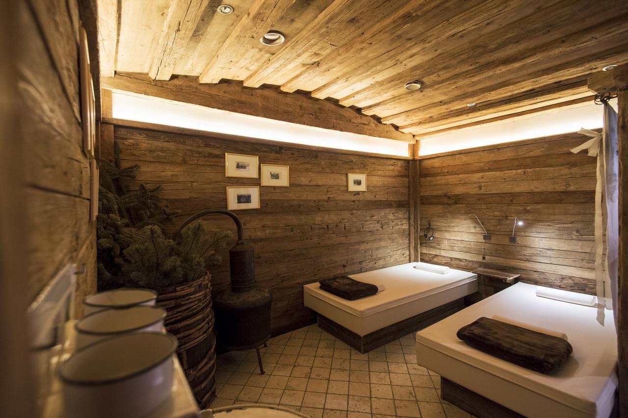 Charmehotel Uhrerhof - Deur Ortisei Ngoại thất bức ảnh